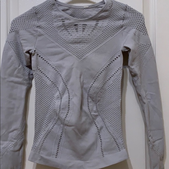 Alo Yoga Lark top - Picture 3 of 4